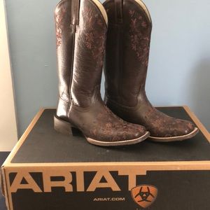 Women’s cowboy boots